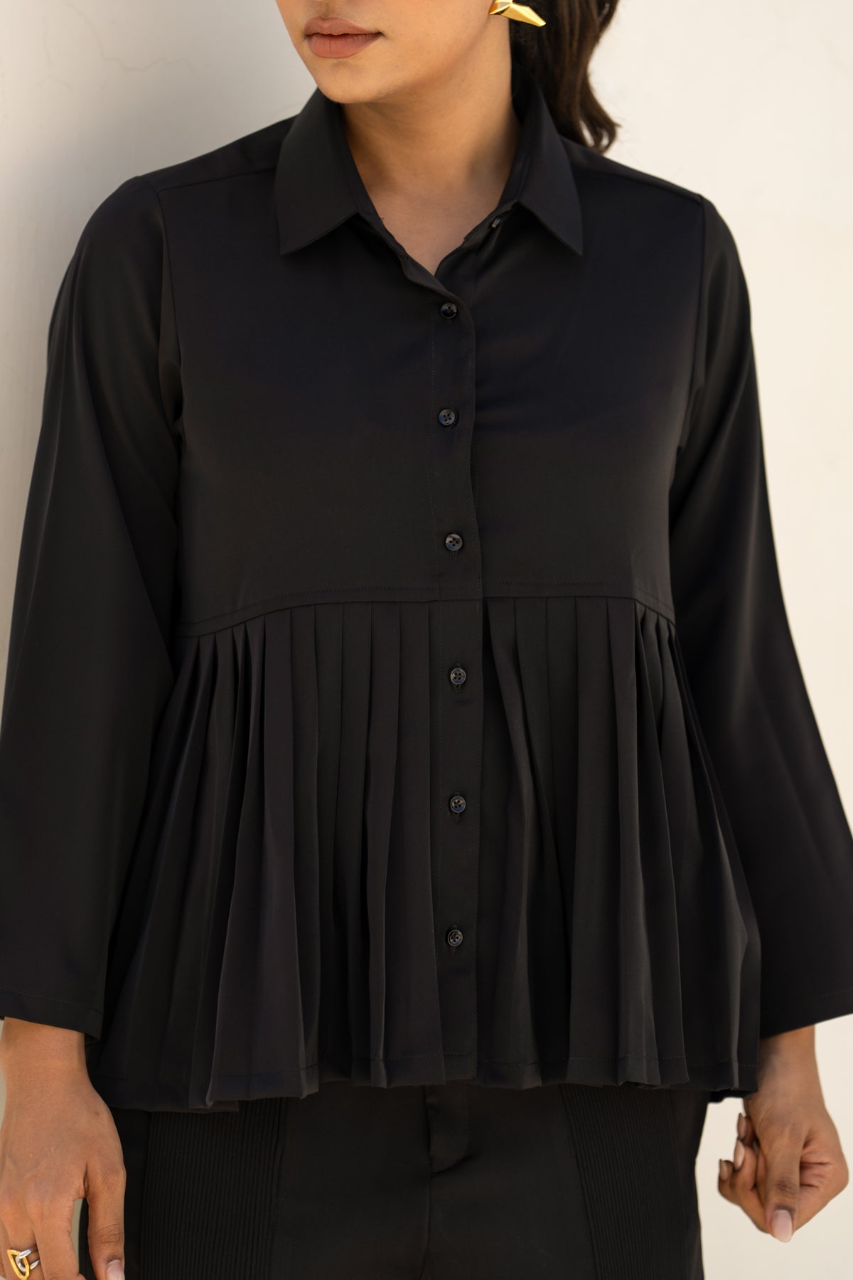THE EASY PLEATED SHIRT