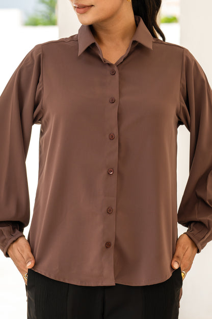 THE PLEAT BACK HI-LO SHIRT