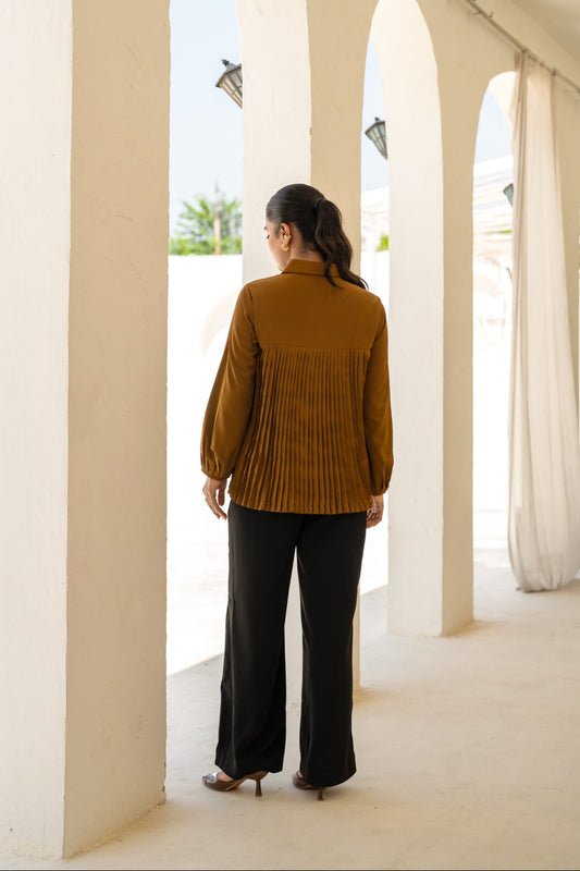 THE PLEAT-BACK SHIRT
