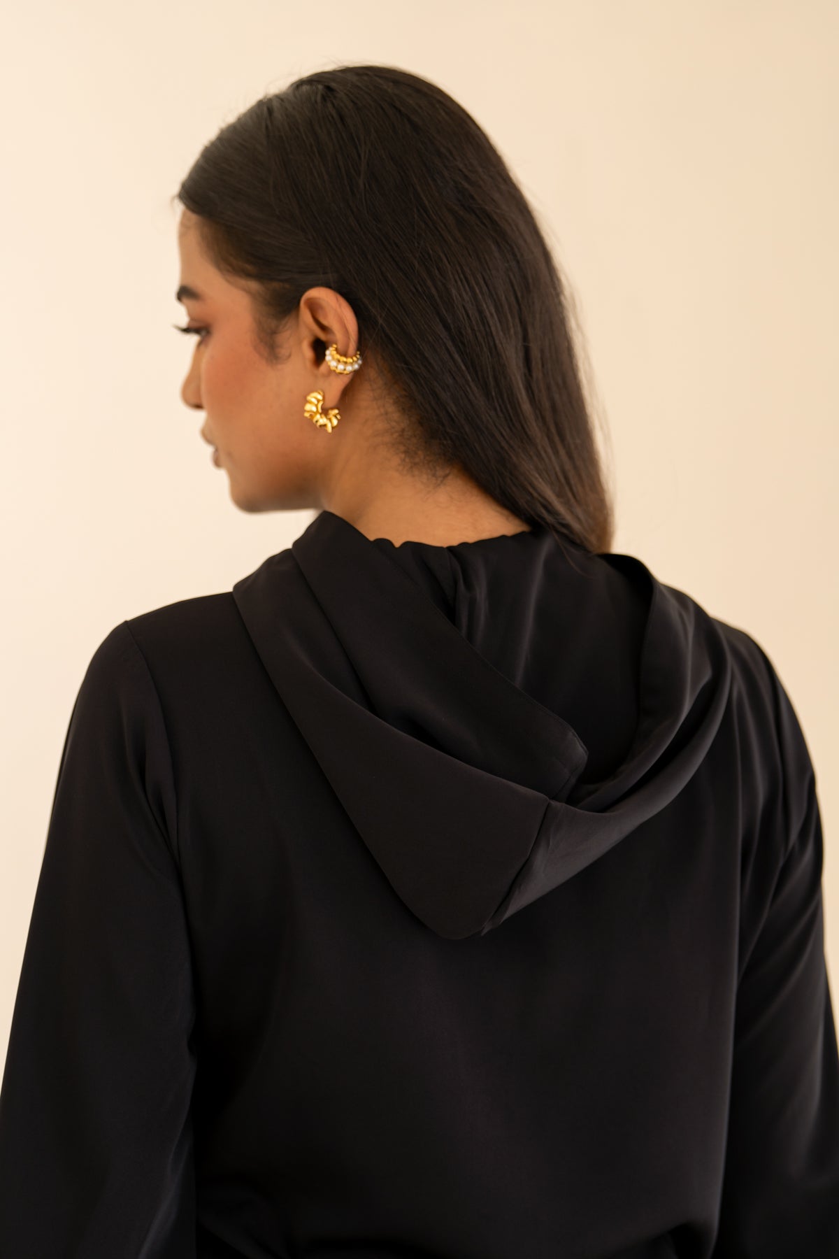 THE SLEEVE PLEATED HOOD