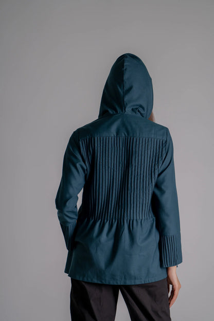 HOOD WITH A TWIST